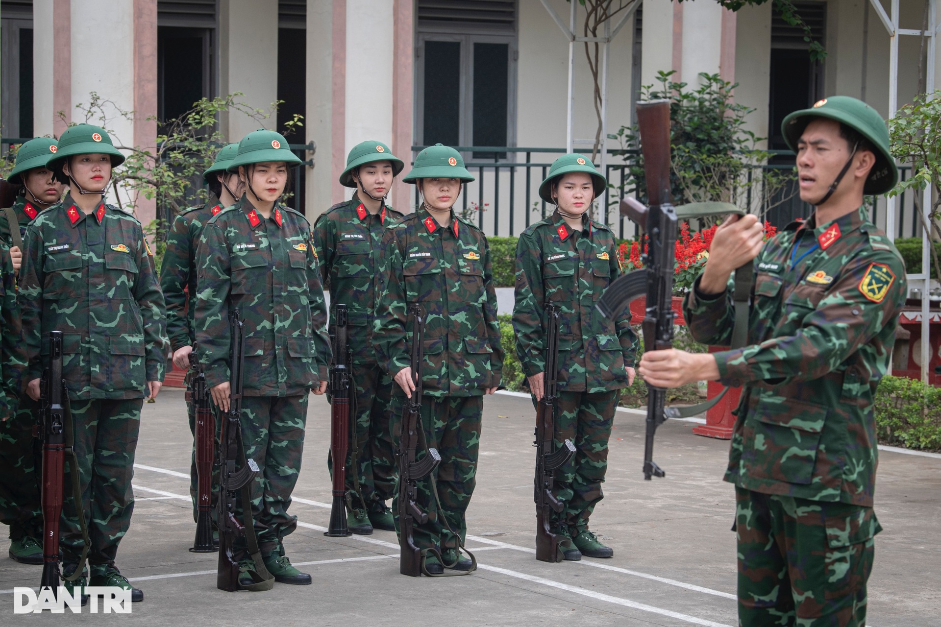 Lời chúc 8/3 của mẹ và sinh nhật đáng nhớ của nữ tân binh Bộ Tư lệnh Thủ đô- Ảnh 9.