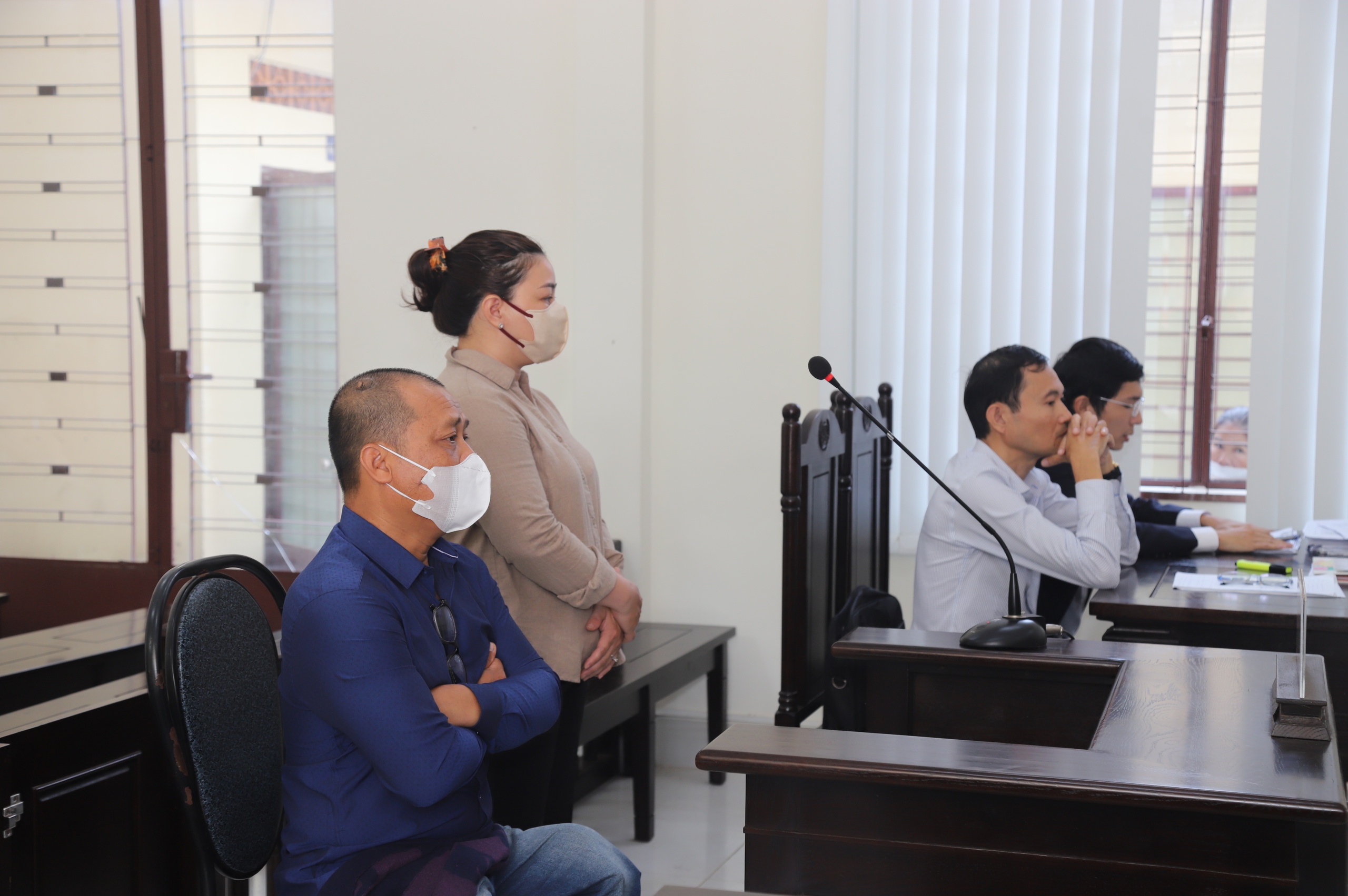 Xét xử sơ thẩm vụ “gửi con đi chữa bệnh, nhận lại hũ tro cốt”: Tòa tuyên 2 bị cáo án treo- Ảnh 2.