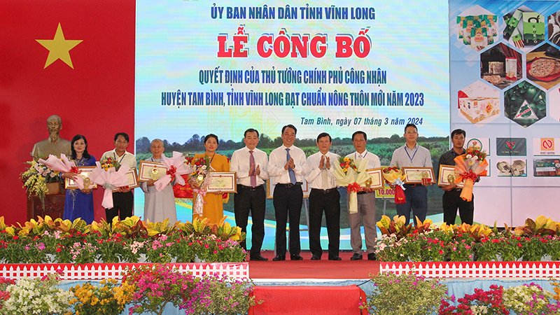 Một huyện của tỉnh Vĩnh Long vừa được công nhận đạt chuẩn nông thôn mới, đó là huyện nào?- Ảnh 2.