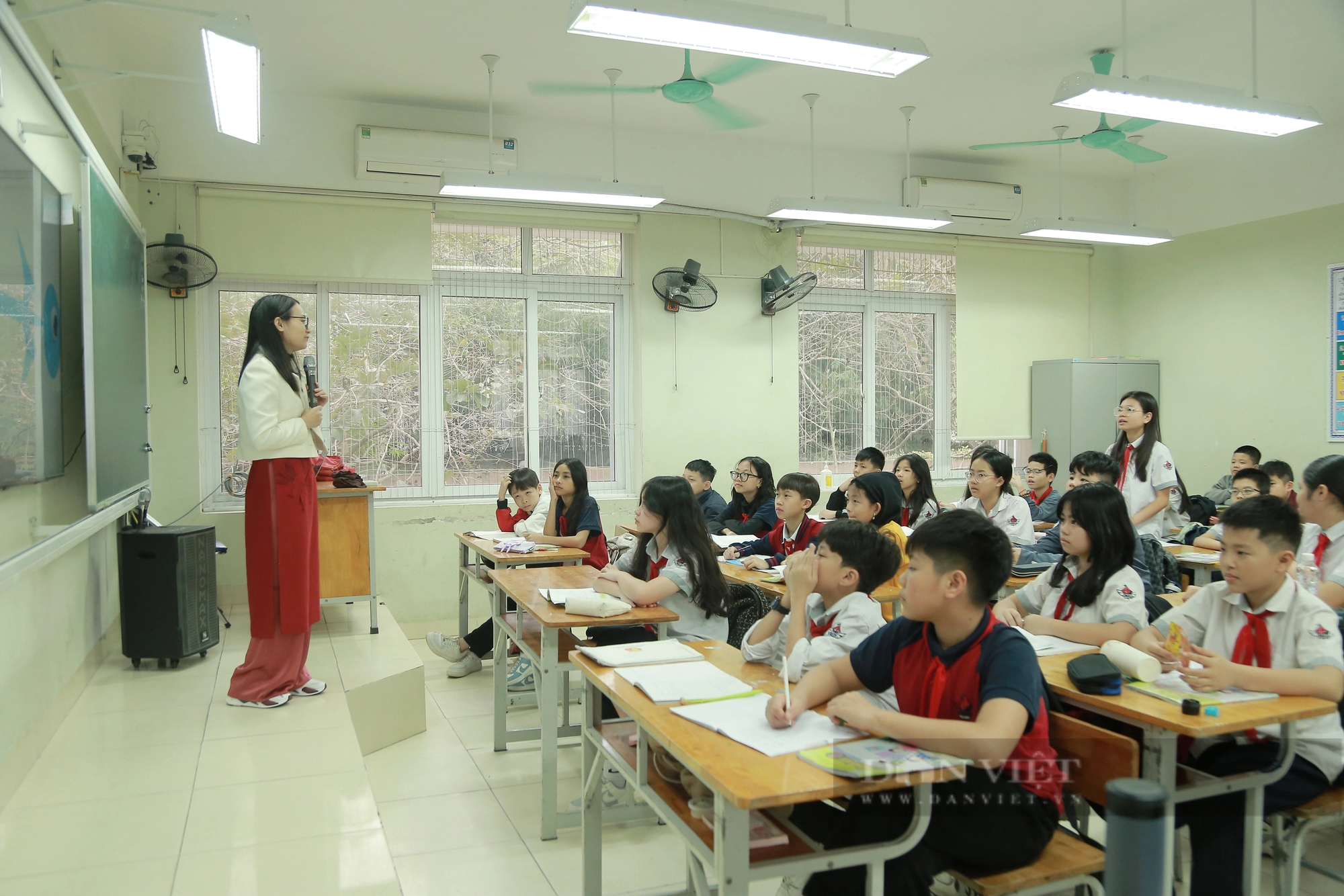 Lương giáo viên từ ngày 1/7/2024 sau cải cách: "Bất ngờ là ngành ưu tiên xếp lương cao nhất"- Ảnh 1.