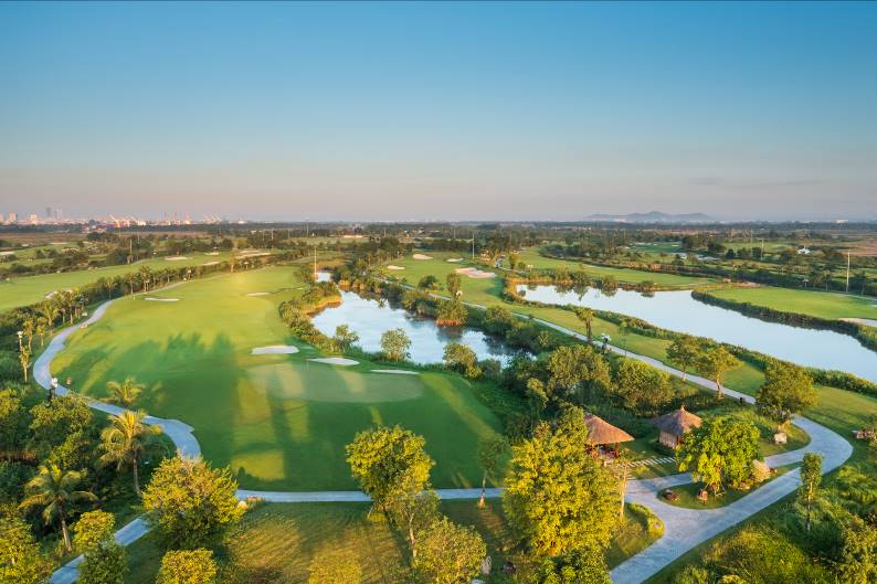 Giới thượng lưu thỏa mãn khát khao “đưa sân golf về nhà”- Ảnh 2.