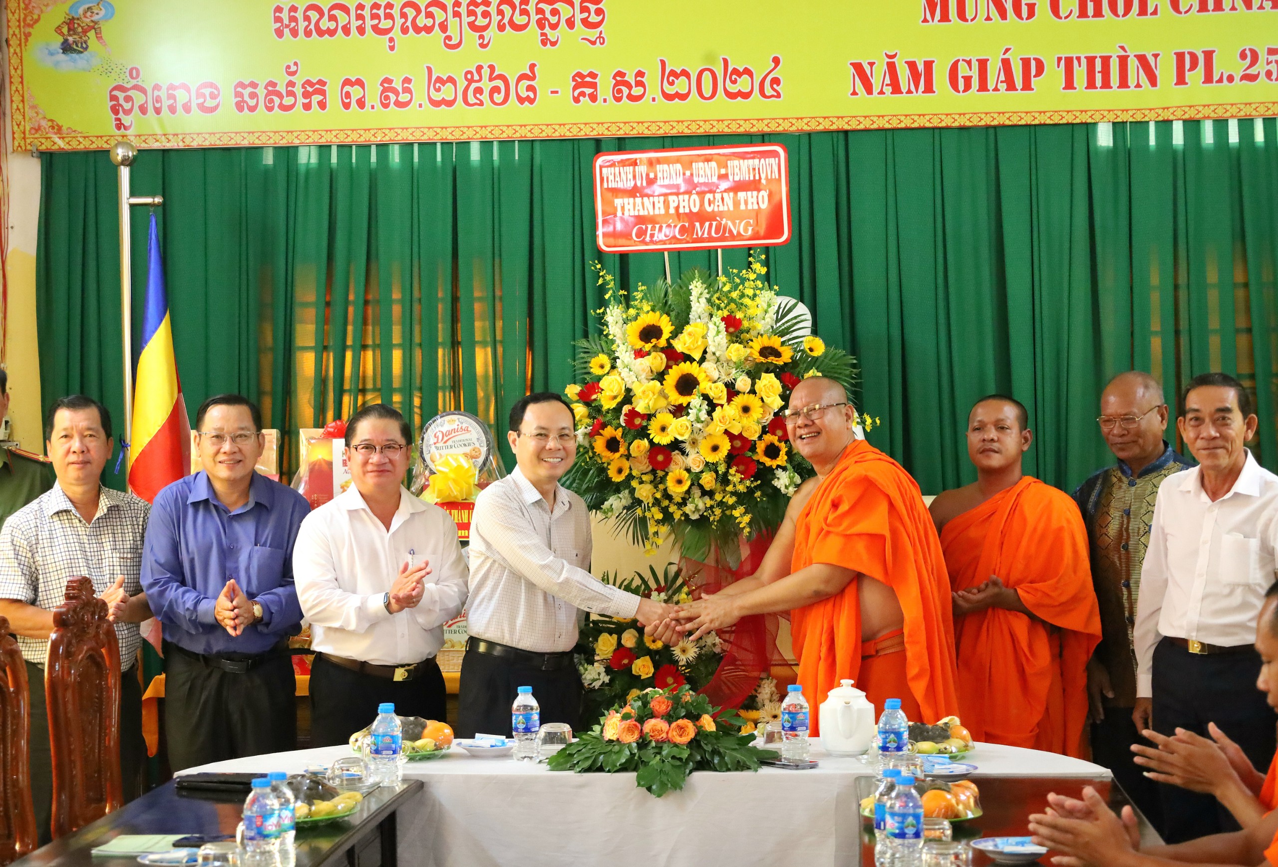 Bí thư Thành ủy, Chủ tịch UBND TP.Cần Thơ thăm, chúc Tết Chôl Chnăm Thmây- Ảnh 1.