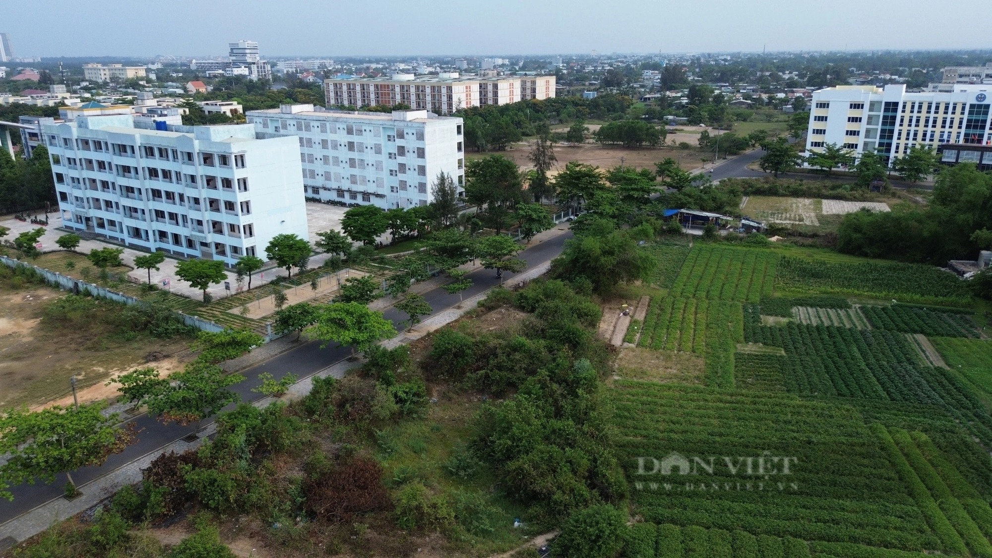Ảnh ấn tượng tuần: Tàu tuần dương Pháp thăm Việt Nam và cảnh tan hoang sau vụ nổ ở Bắc Ninh- Ảnh 6.