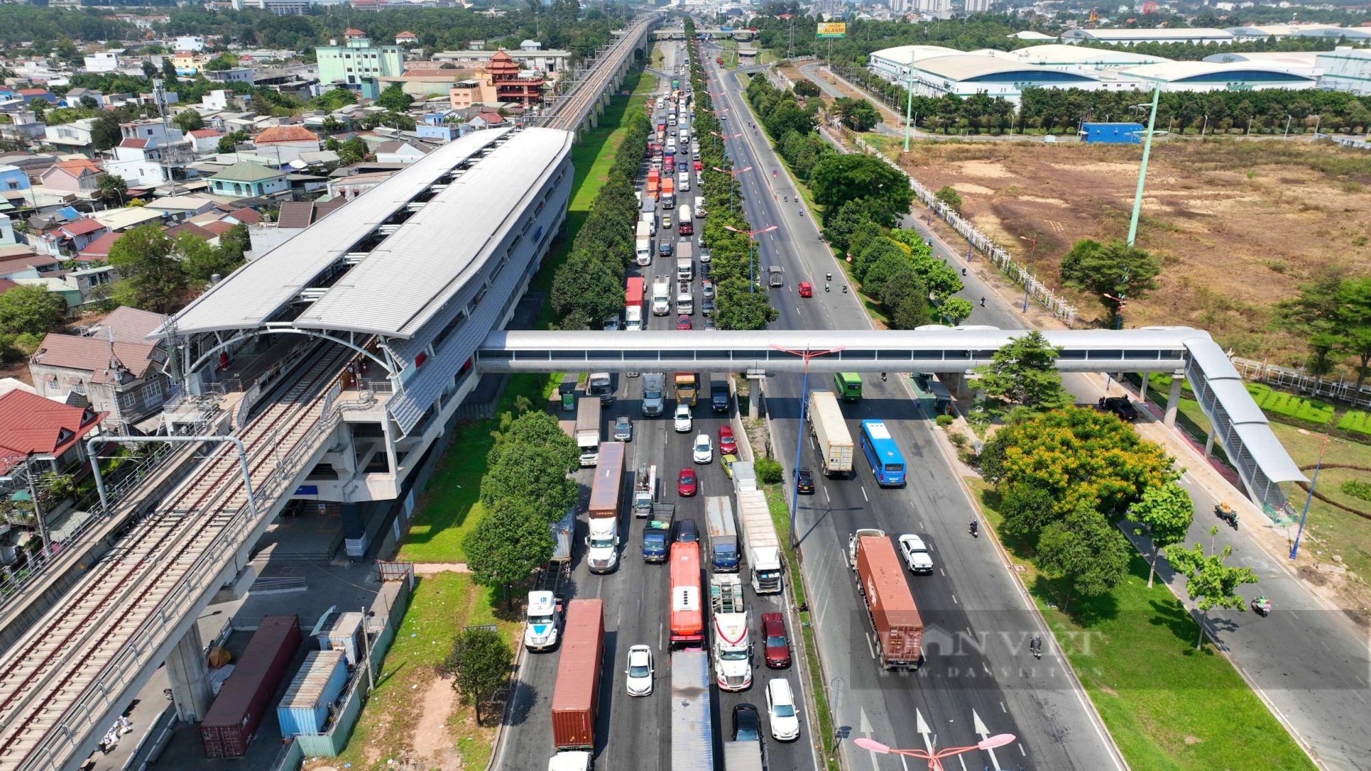 9 cầu đi bộ kết nối ga Metro số 1 TP.HCM trước ngày về đích - Ảnh 1.
