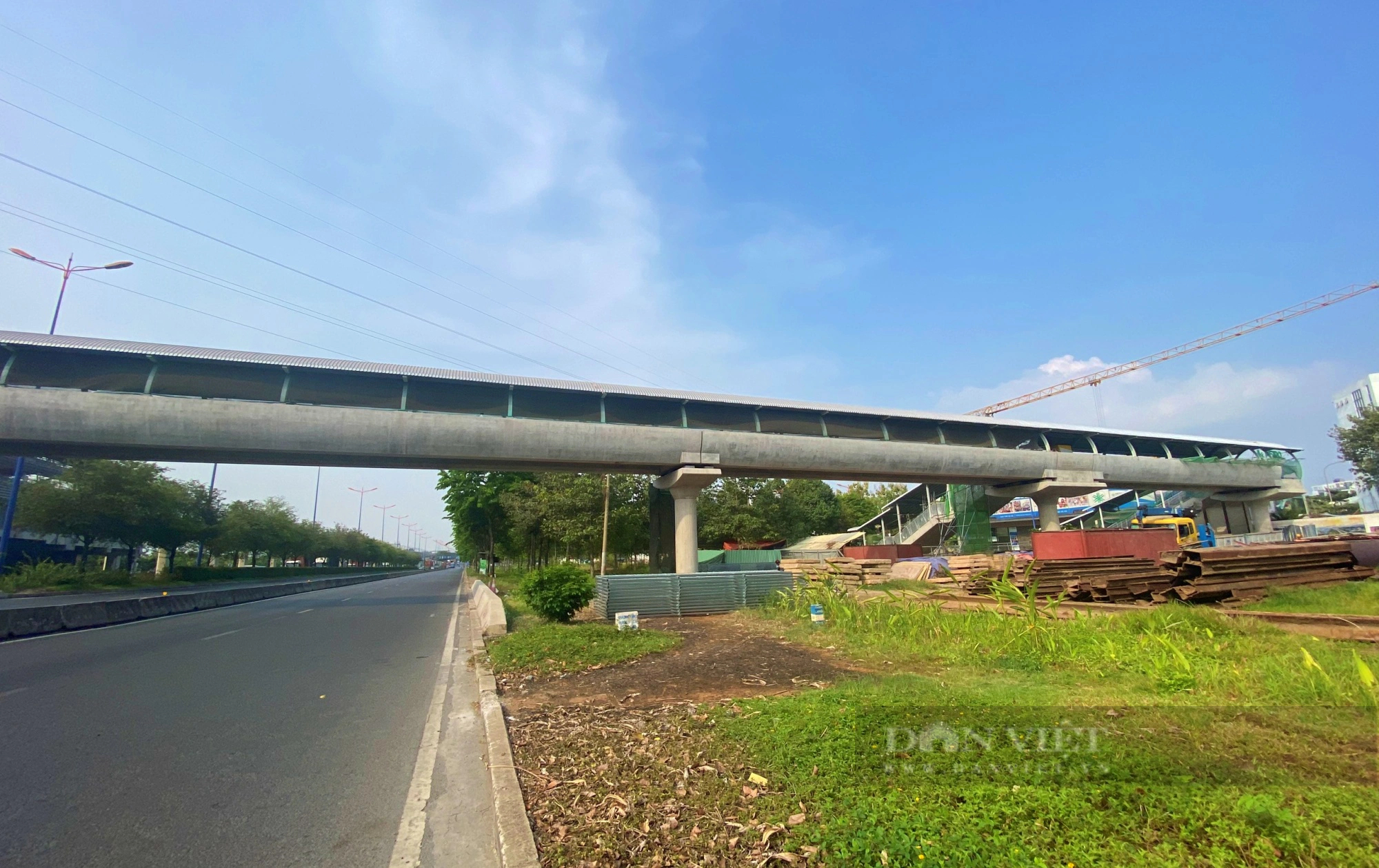 9 cầu đi bộ kết nối ga Metro số 1 TP.HCM trước ngày về đích - Ảnh 4.