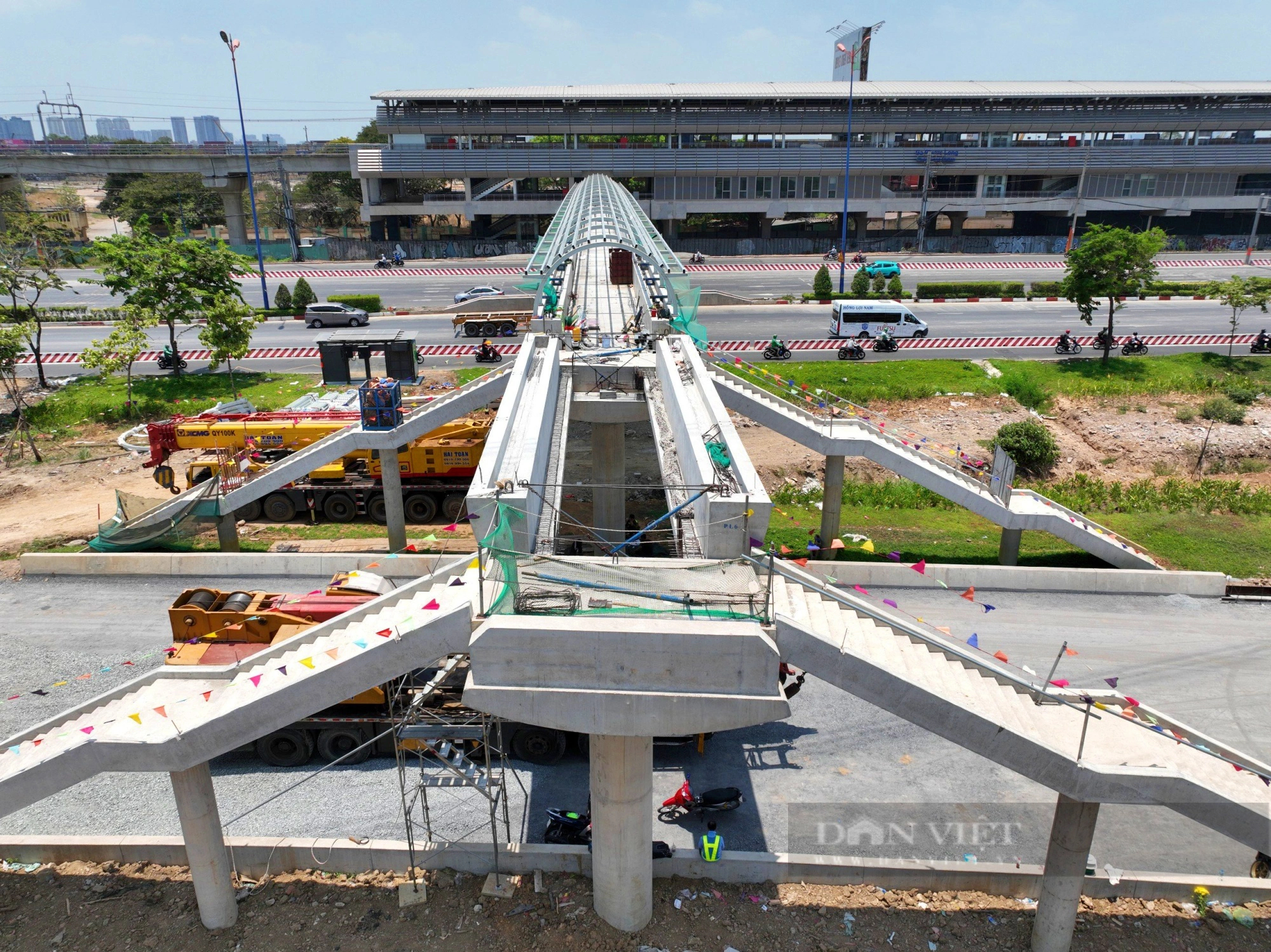 9 cầu đi bộ kết nối ga Metro số 1 TP.HCM trước ngày về đích - Ảnh 6.