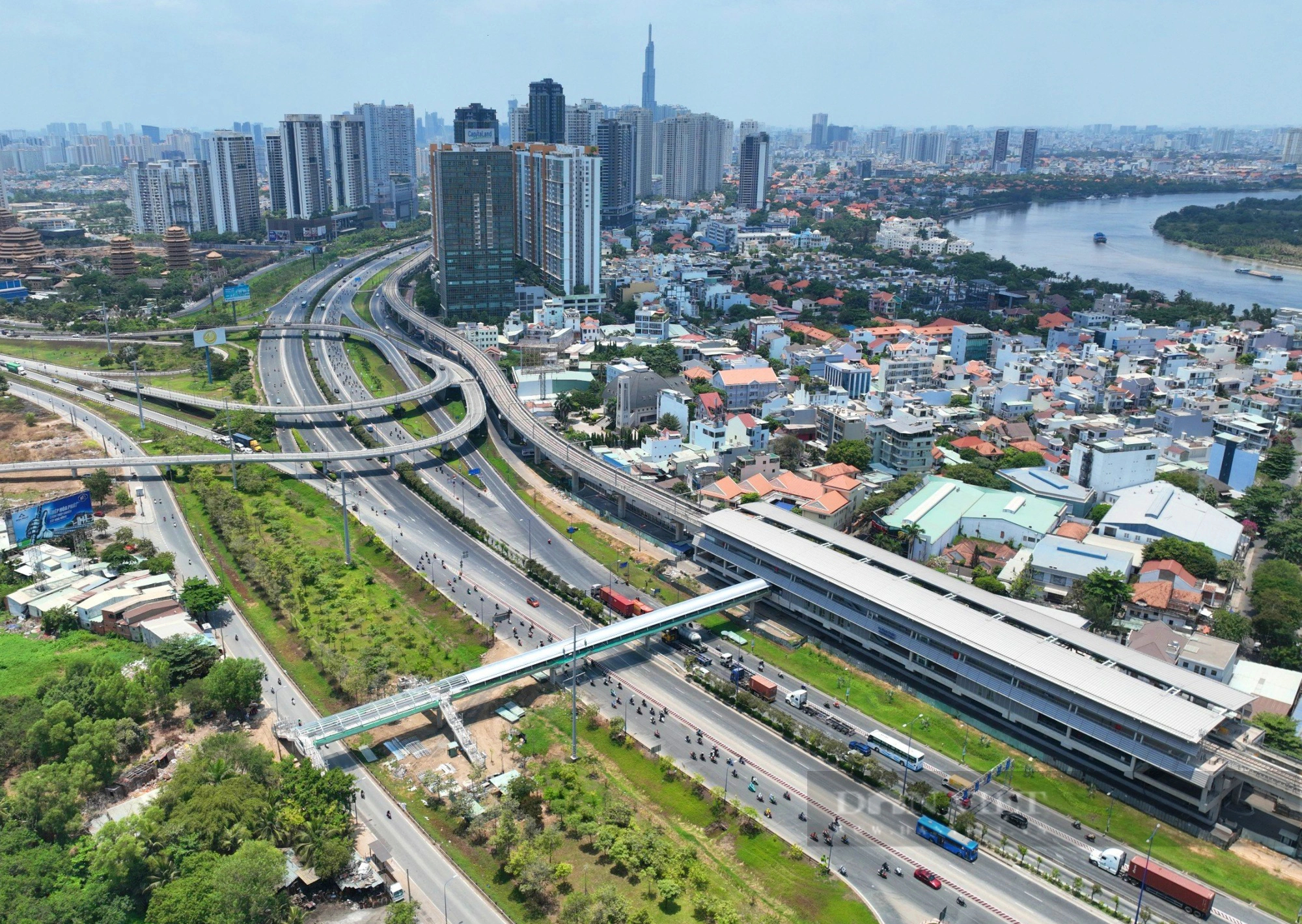 9 cầu đi bộ kết nối ga Metro số 1 TP.HCM trước ngày về đích - Ảnh 8.