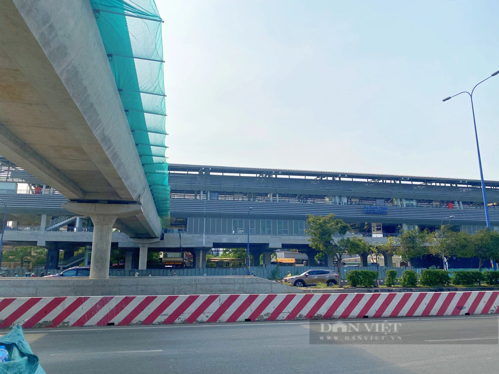 9 cầu đi bộ kết nối ga Metro số 1 TP.HCM trước ngày về đích - Ảnh 9.