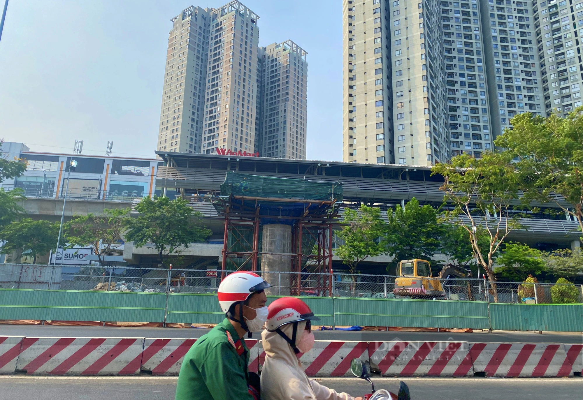 9 cầu đi bộ kết nối ga Metro số 1 TP.HCM trước ngày về đích - Ảnh 12.