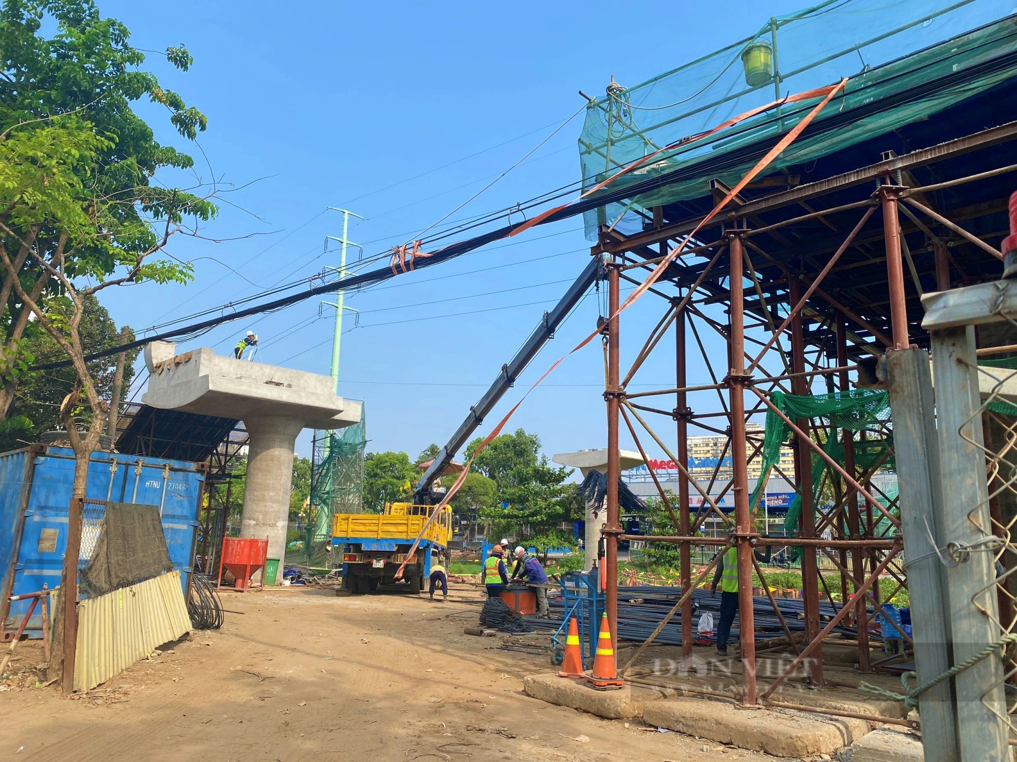 9 cầu đi bộ kết nối ga Metro số 1 TP.HCM trước ngày về đích - Ảnh 13.