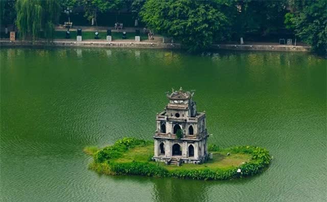 Vì sao hồ Gươm luôn có màu xanh và chưa bao giờ cạn?- Ảnh 3.