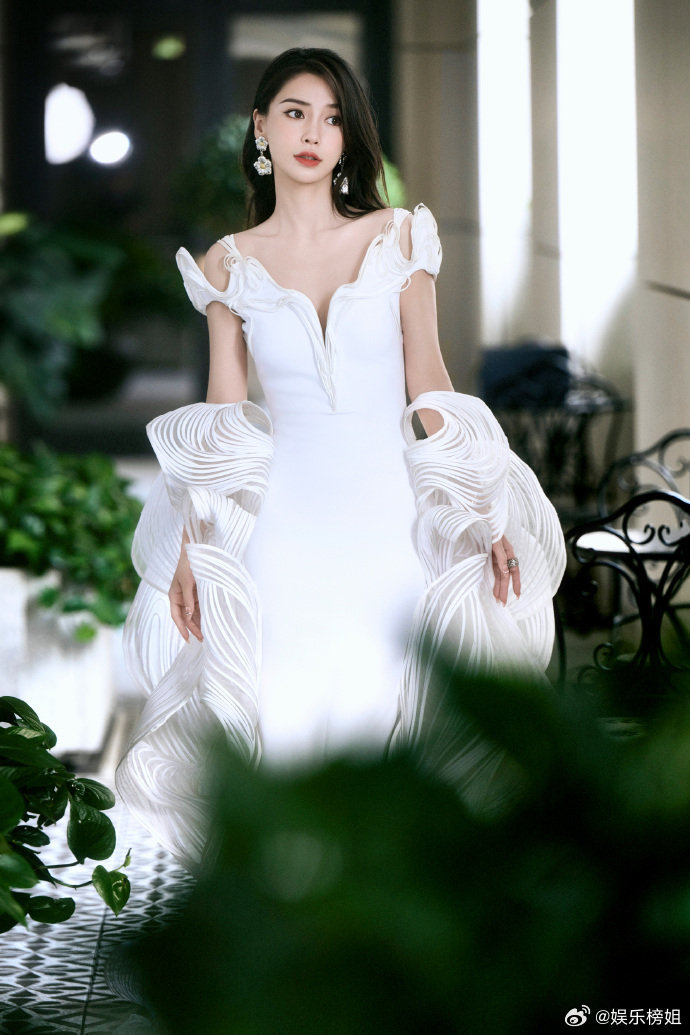 Angelababy gặp khó tại Kim Tượng 2024- Ảnh 2.