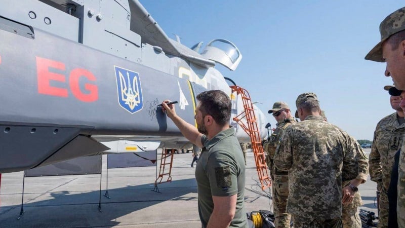 Trung tâm chỉ huy Nga ở Lugansk nổ tung vì đòn tấn công dữ dội của Ukraine- Ảnh 1.