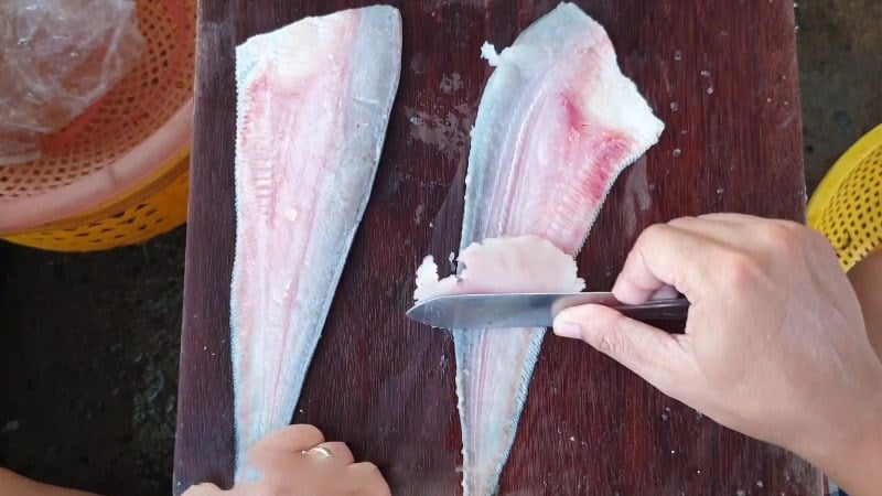 Cùng họ cá rồng nhưng số phận hẩm hiu, chỉ để lợn ăn; dân quê dùng 1 chiêu, người thành phố 'phát cuồng'- Ảnh 5. Cùng họ cá rồng nhưng số phận hẩm hiu, chỉ để lợn ăn; dân quê dùng 1 chiêu, người thành phố 'phát cuồng'- Ảnh 5.