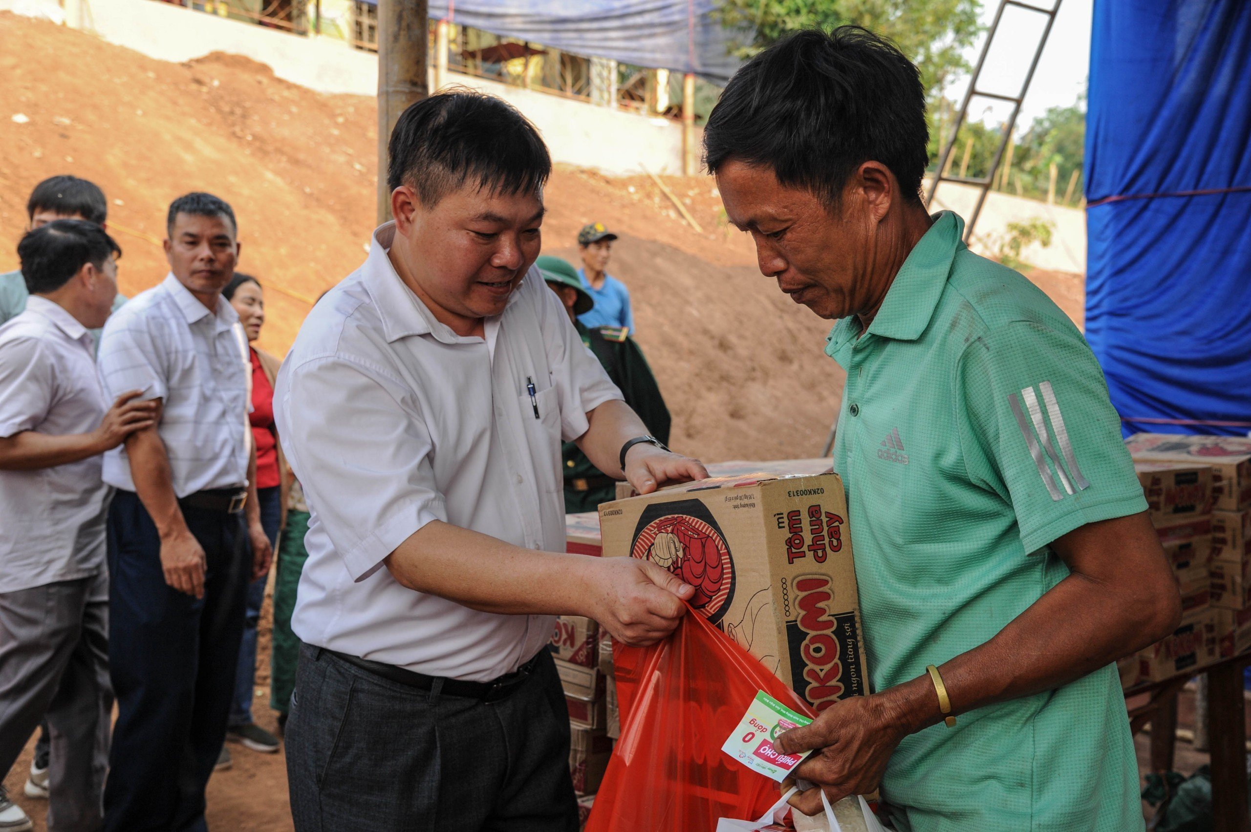 Nha khoa Sài Gòn H.N gieo niềm vui nơi bản nghèo với “Phiên Chợ 0 đồng"- Ảnh 13.