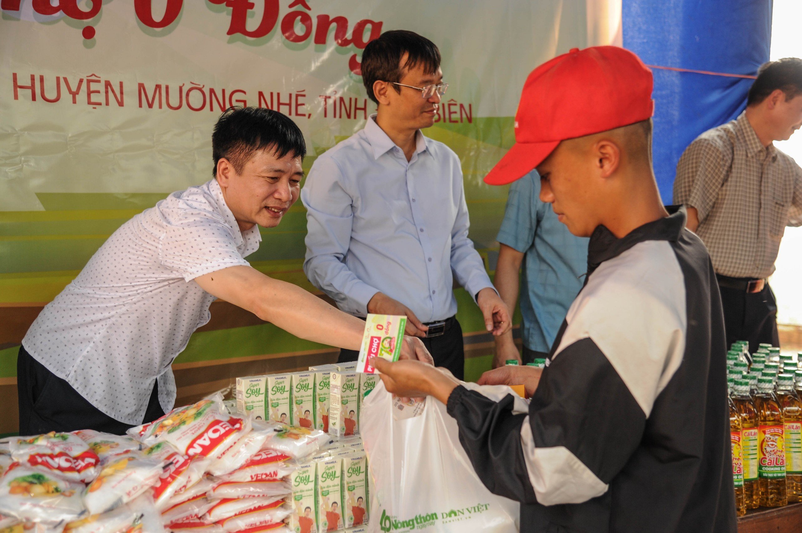 Nha khoa Sài Gòn H.N gieo niềm vui nơi bản nghèo với “Phiên Chợ 0 đồng"- Ảnh 18.