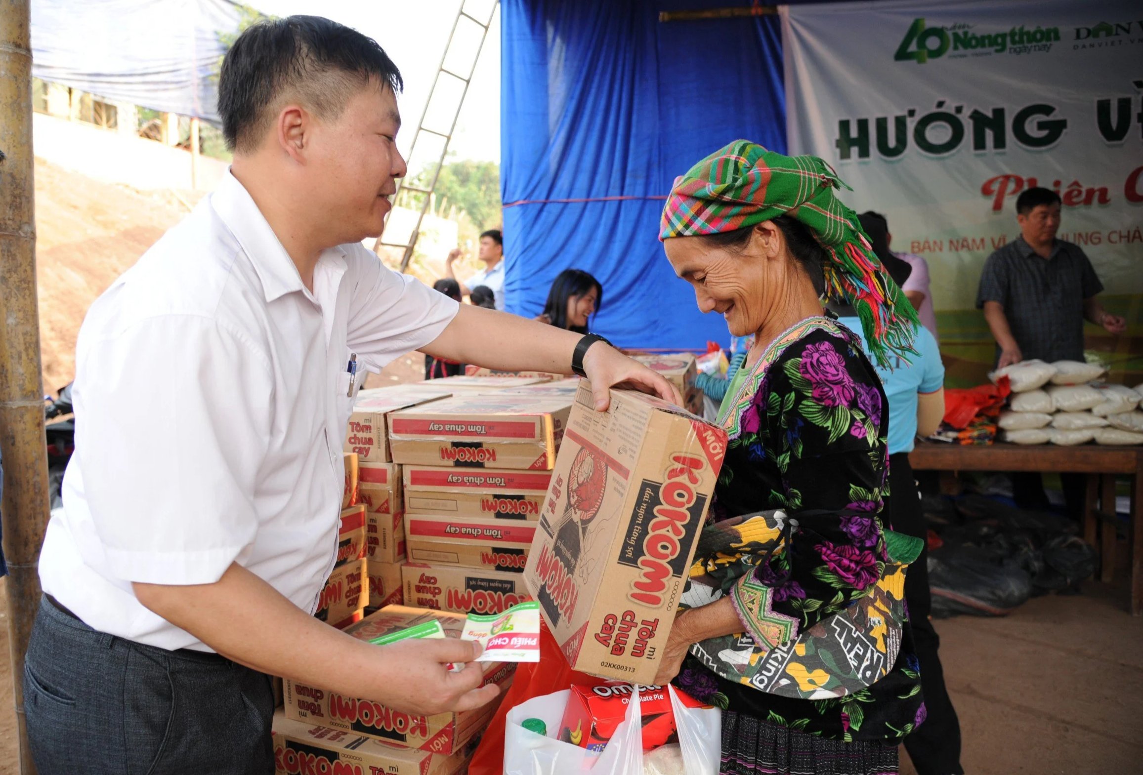 Nha khoa Sài Gòn H.N gieo niềm vui nơi bản nghèo với “Phiên Chợ 0 đồng"- Ảnh 3.
