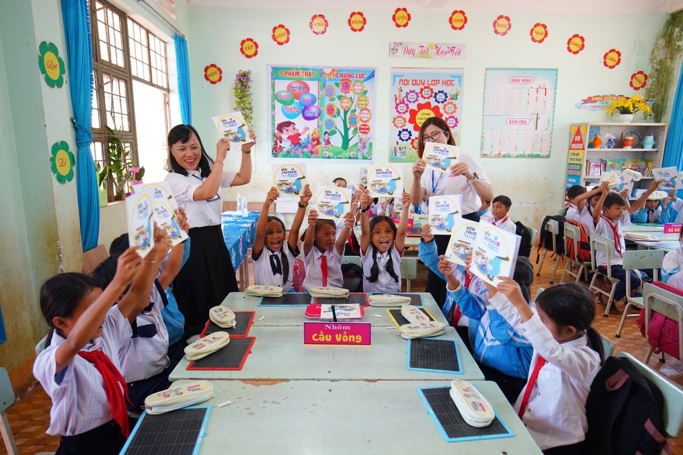 Prudential xây dựng thói quen, hành vi tham gia giao thông an toàn cho học sinh tiểu học.- Ảnh 1.