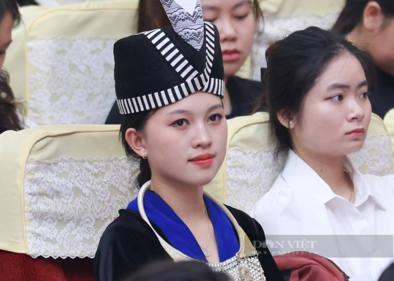 Chân dung nữ sinh được hiệu trưởng Trường Đại học Sư phạm Hà Nội tặng... thỏi son- Ảnh 1.