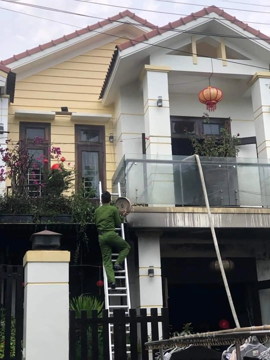 Mâu thuẫn gia đình, chồng tự đốt nhà ở Hội An, Quảng Nam- Ảnh 2.