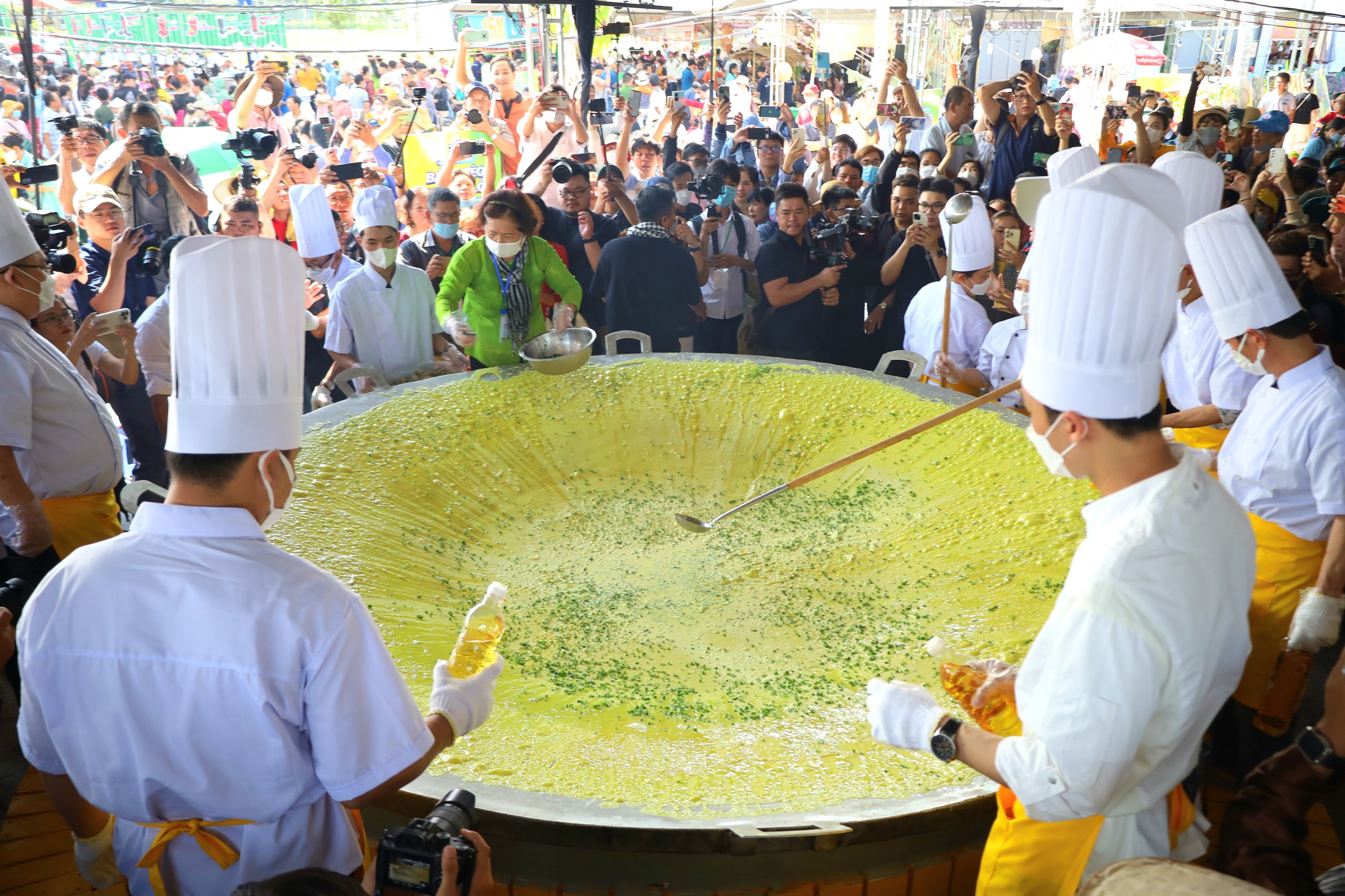 Ngắm chiếc bánh xèo “siêu to khổng lồ