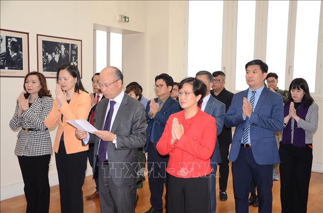 Giỗ Tổ Hùng Vương 2024: Dâng hương tưởng nhớ các Vua Hùng và các bậc tiền nhân tại Pháp- Ảnh 1.