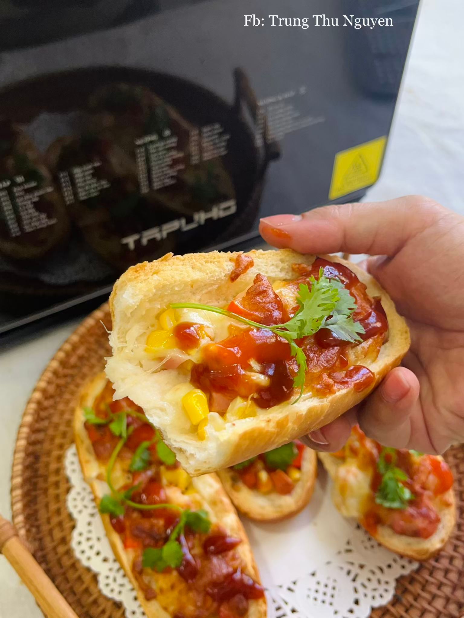 Mách bạn cách làm bánh mì nướng xúc xích phô mai kéo sợi cực ngon bằng nồi chiên hơi nước- Ảnh 8.