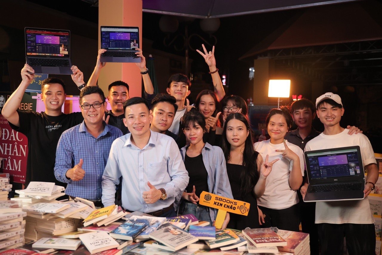 “Thử thách” livestream về sách, đạt hiệu quả ngoài mong đợi- Ảnh 1.
