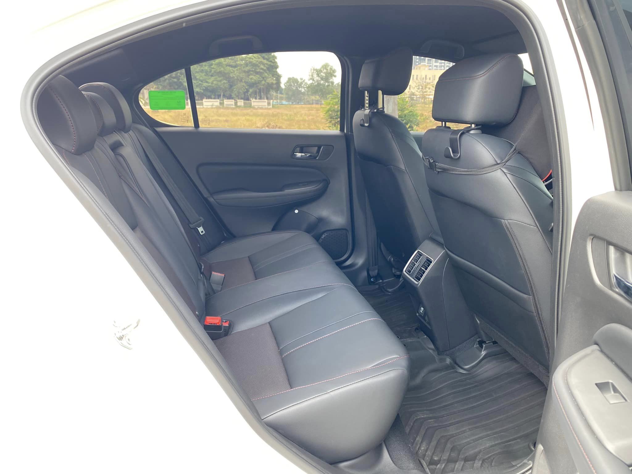 Chạy hơn 1.000km, Honda City RS 2024 đầu tiên rao bán giá bất ngờ- Ảnh 6.