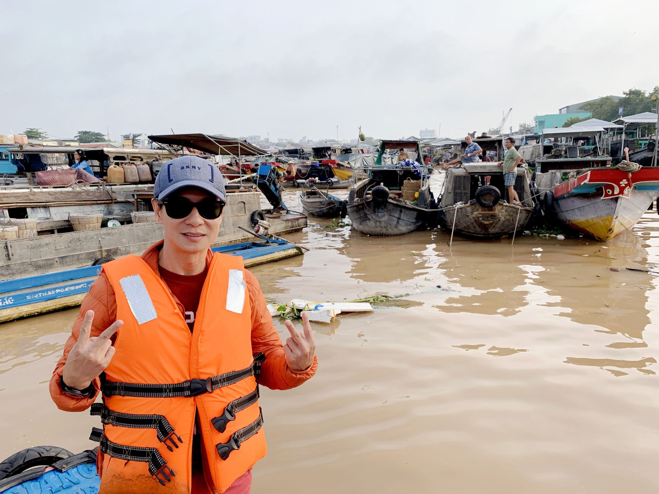 Lý Hải và những lần "chơi lớn" đưa vẻ đẹp nông thôn Việt Nam vào "Lật mặt"- Ảnh 2.