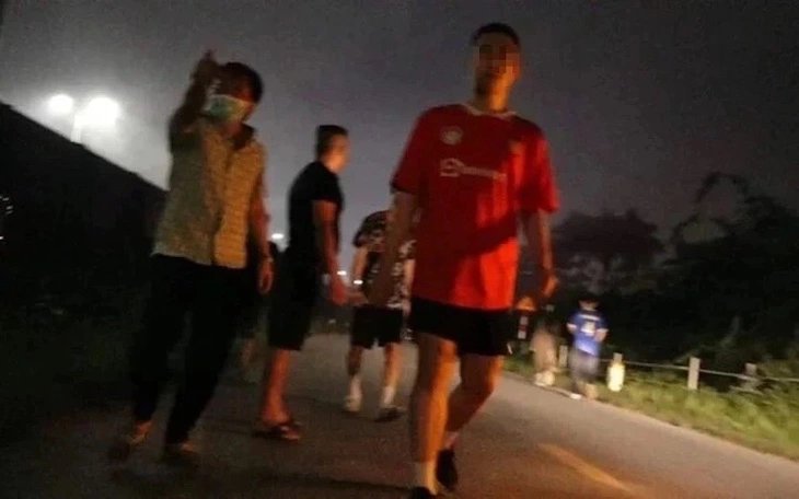 Chủ tịch UBND TP. Hà Nội chỉ đạo làm rõ vụ hai nhà báo bị hành hung khi tác nghiệp vụ cháy xưởng gỗ- Ảnh 1.