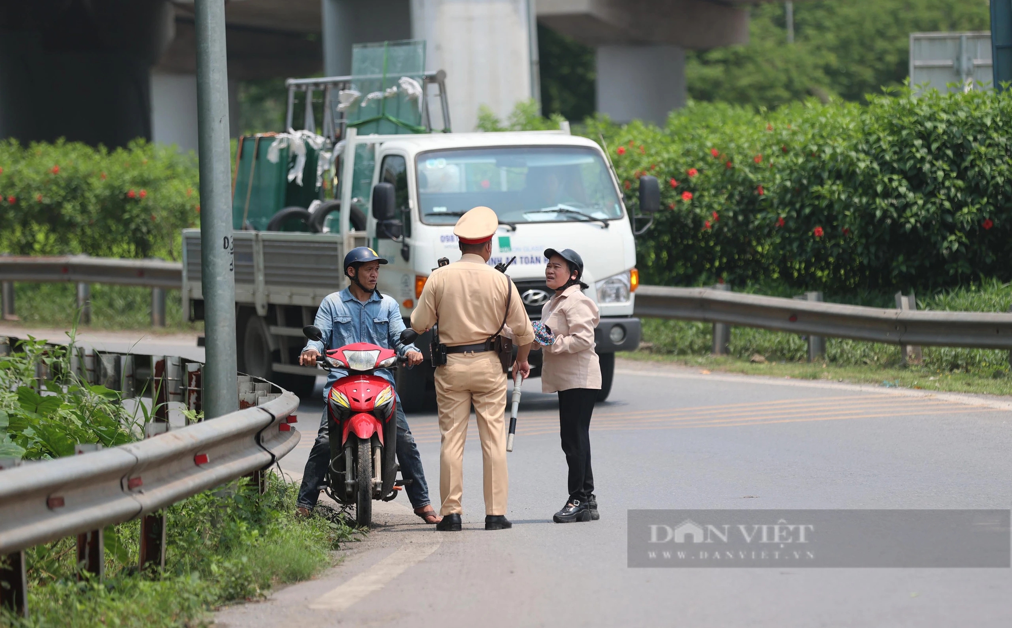 Xe khách dừng đỗ, đón khách và lấy hàng hóa dọc đường bị xử phạt mạnh tay trước kỳ nghỉ lễ 30/4, 1/5- Ảnh 12.
