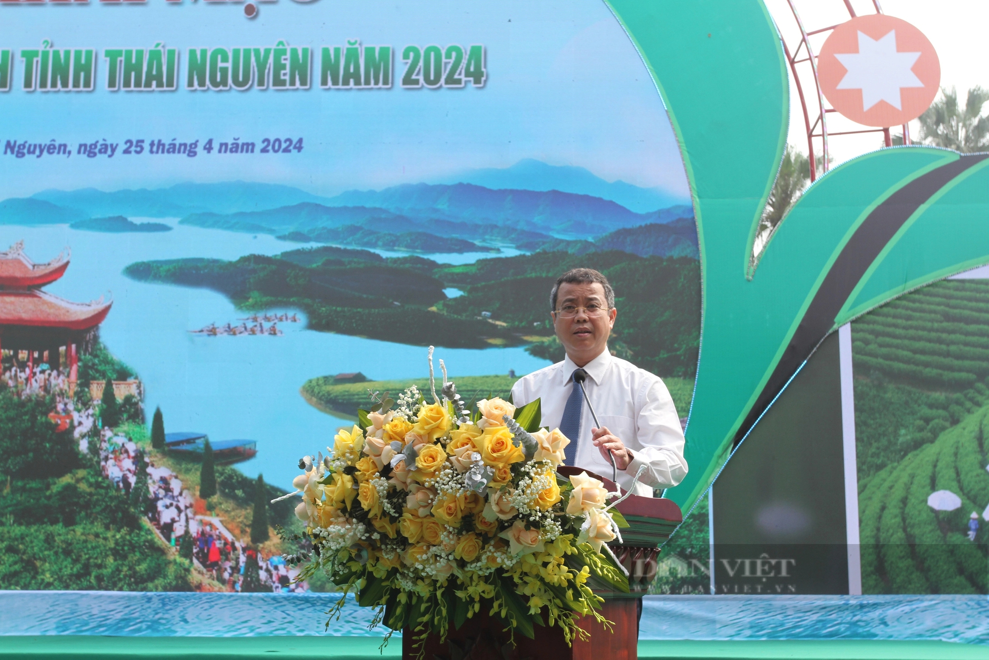Khai mạc mùa du lịch Thái Nguyên 2024: Trình diễn khinh khí cầu, dù lượn trên cao, chèo thuyền lướt sóng...- Ảnh 3.