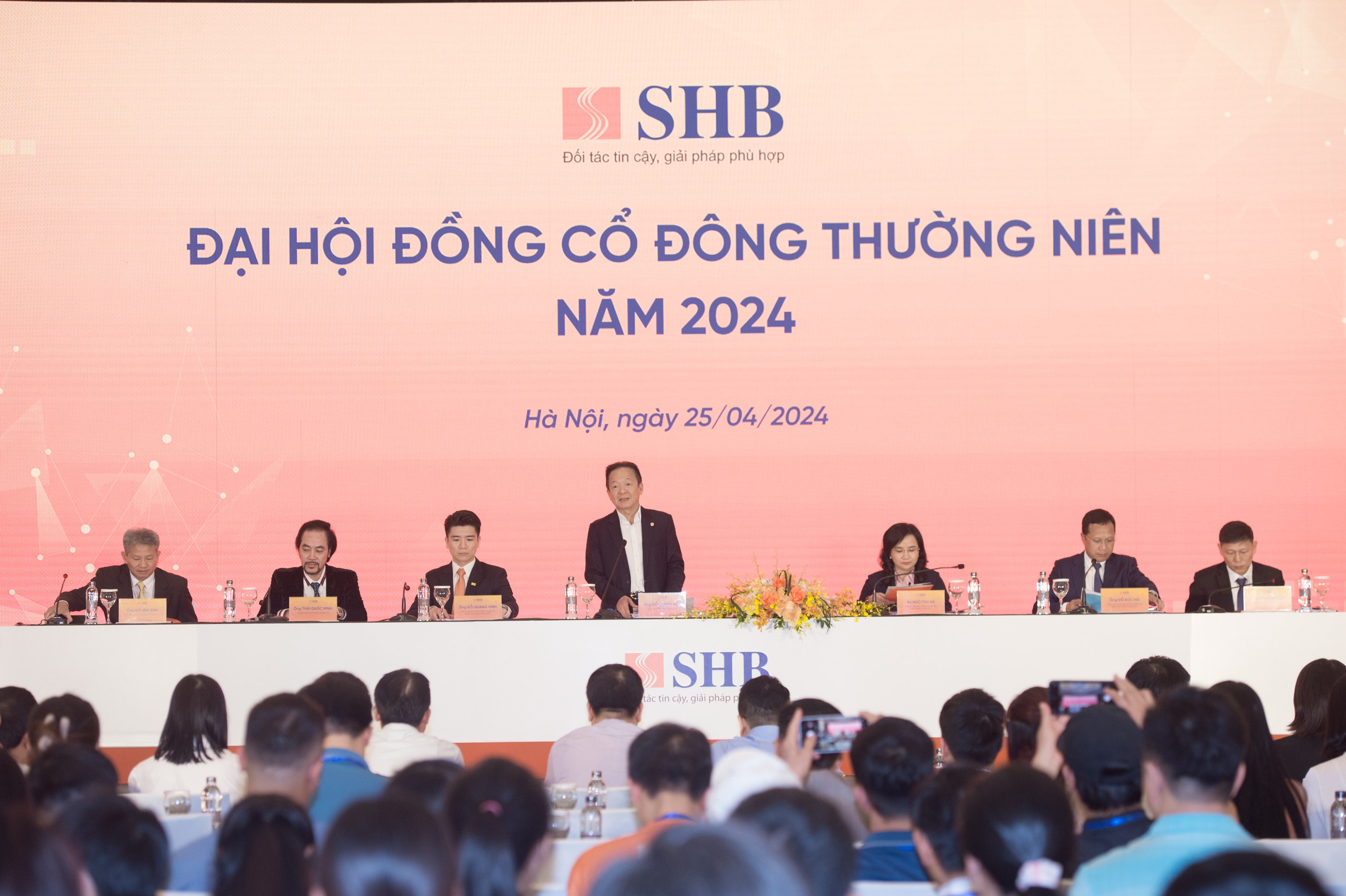 SHB tăng tốc chuyển đổi, lợi nhuận quý I cao nhất lịch sử, mục tiêu 2024 tăng 22% và chia cổ tức 18%- Ảnh 2.