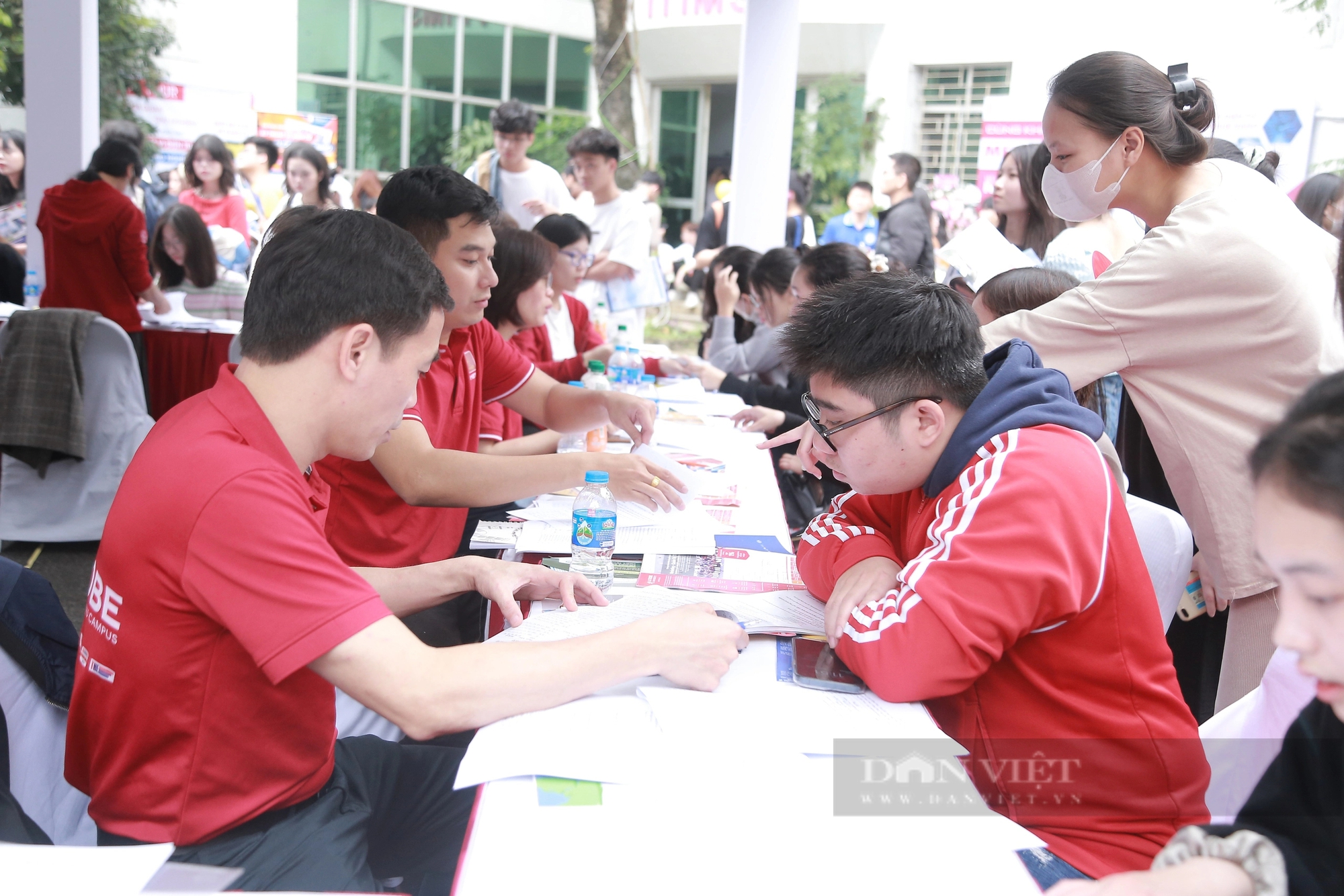 Chuyên gia mách nước thí sinh tránh tình trạng chọn sai ngành, chán học gây lãng phí tiền bạc- Ảnh 1.
