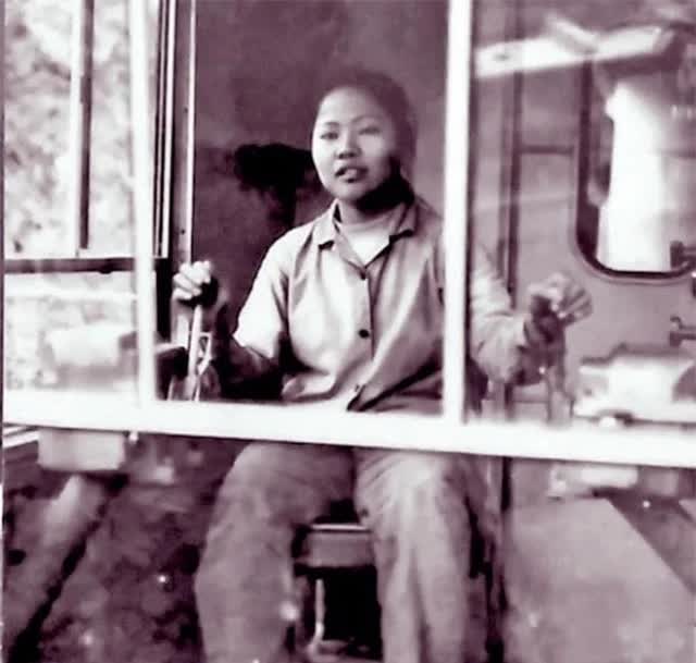 Nữ anh hùng lái máy xúc duy nhất ở Việt Nam: Là con nuôi của cố Thủ tướng Phạm Văn Đồng- Ảnh 2.