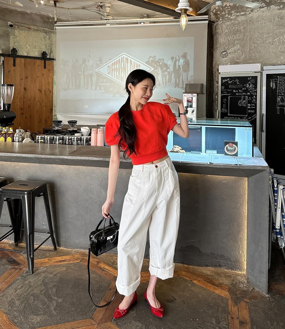 Xu hướng quần lửng trẻ trung, tôn dáng - Ảnh 6.
