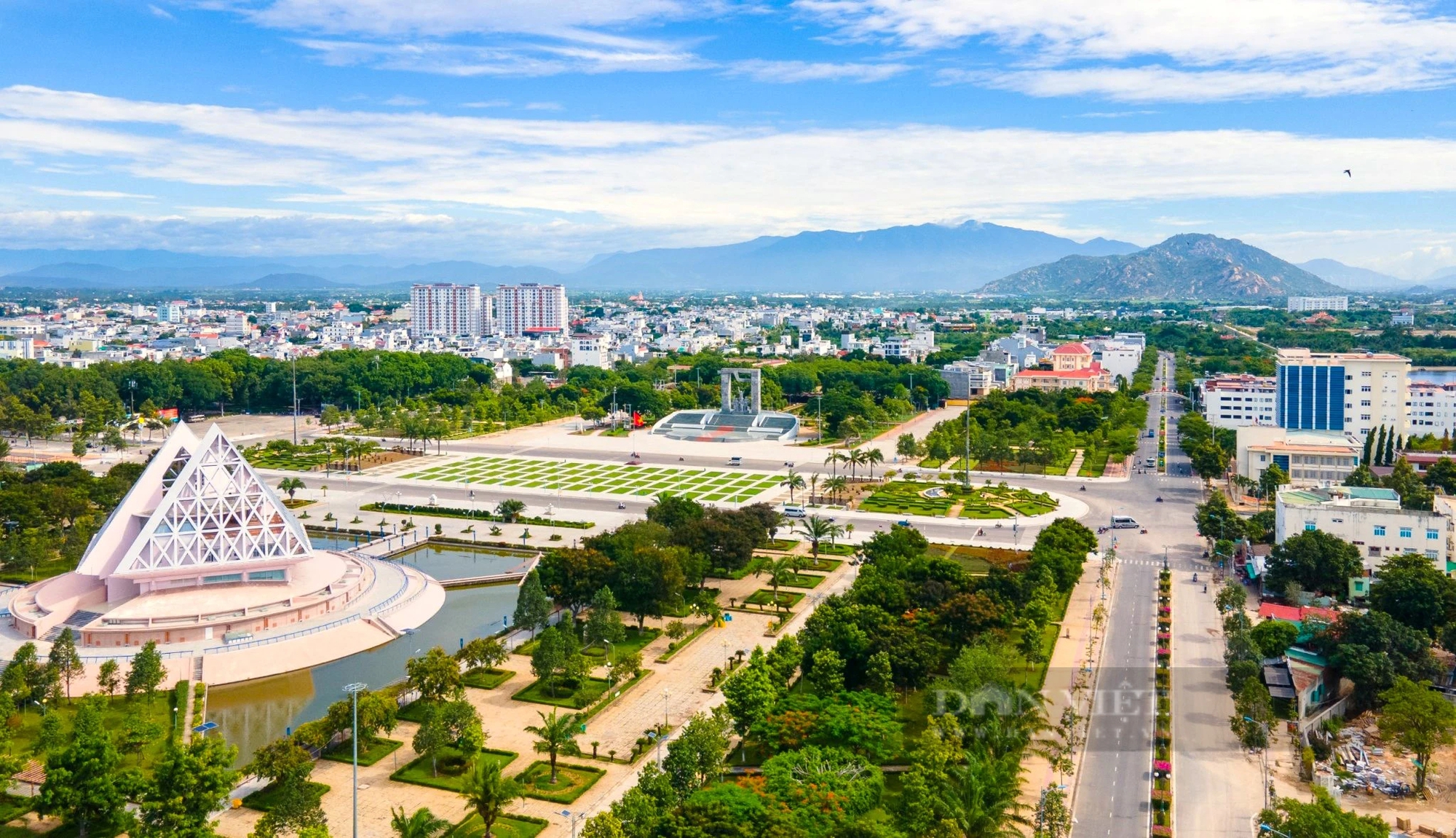 Thủ tướng Phạm Minh Chính: Ninh Thuận phải trở thành nơi đáng để đầu tư, đáng để cống hiến và đáng sống- Ảnh 5.