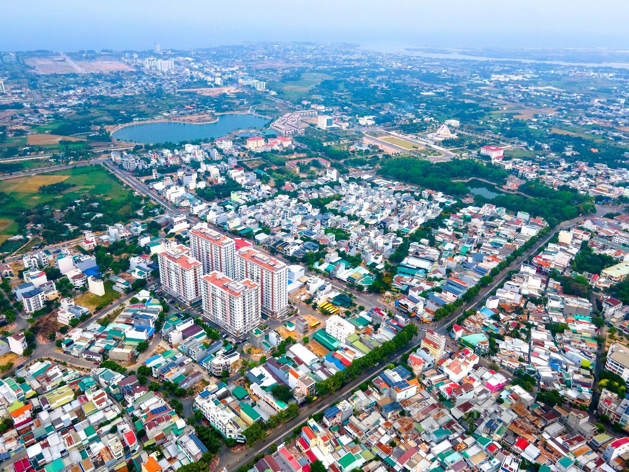 Thủ tướng Phạm Minh Chính: Ninh Thuận phải trở thành nơi đáng để đầu tư, đáng để cống hiến và đáng sống- Ảnh 8.