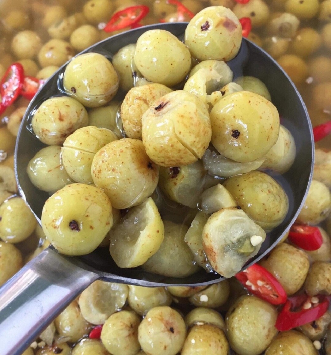 Loại quả dại "nhỏ xíu" trước rụng đầy gốc không ai nhặt nay "đắt như tôm tươi"- Ảnh 4. Loại quả dại "nhỏ xíu" trước rụng đầy gốc không ai nhặt nay "đắt như tôm tươi"- Ảnh 4.