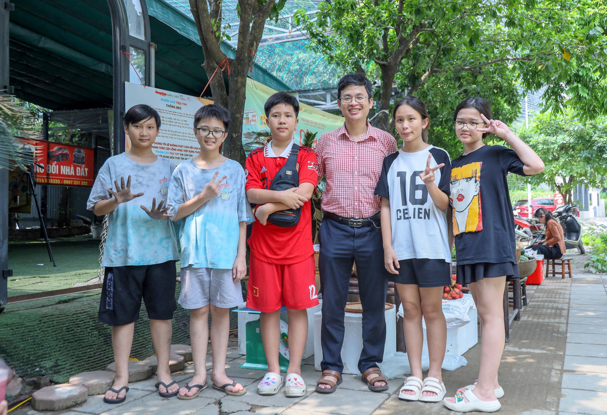 Thầy giáo dạy Toán và tâm huyết gieo yêu thương cho thế hệ học sinh- Ảnh 6.