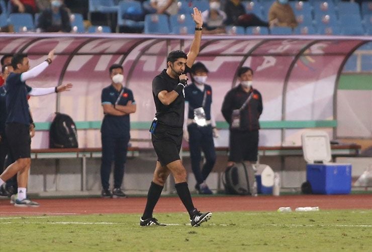 U23 Việt Nam thua khi bị thẻ đỏ: VAR là "ác mộng", hay bóc trần thói quen xấu?- Ảnh 2.