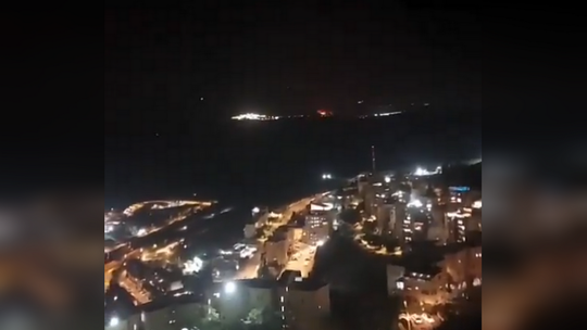 Hezbollah trút bão tên lửa vào các căn cứ của Israel - Ảnh 1.