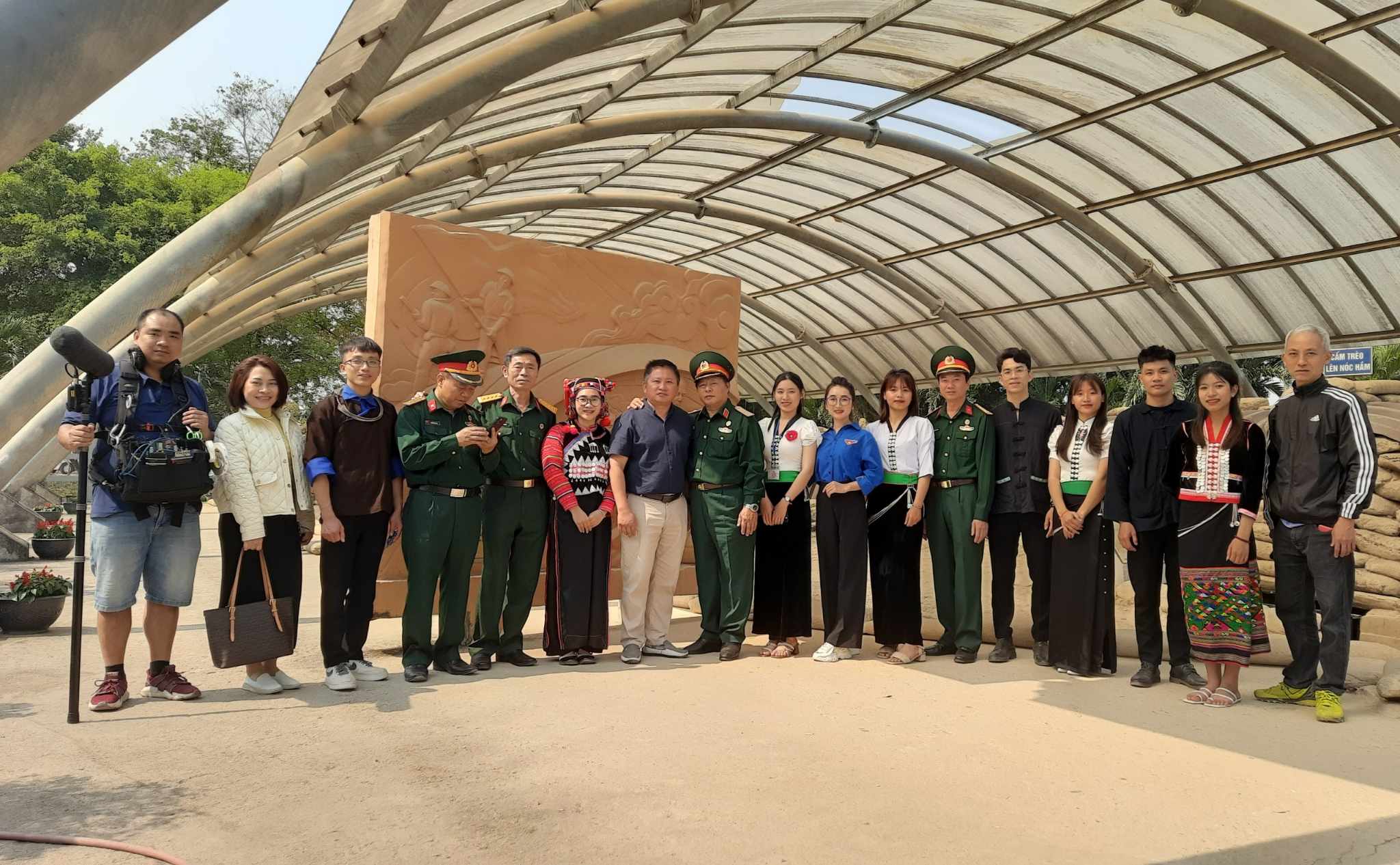 Những câu chuyện phía sau phim tài liệu "Đồng hành cùng lịch sử" theo lời kể của NSƯT Nguyễn Quang Tuấn- Ảnh 1.