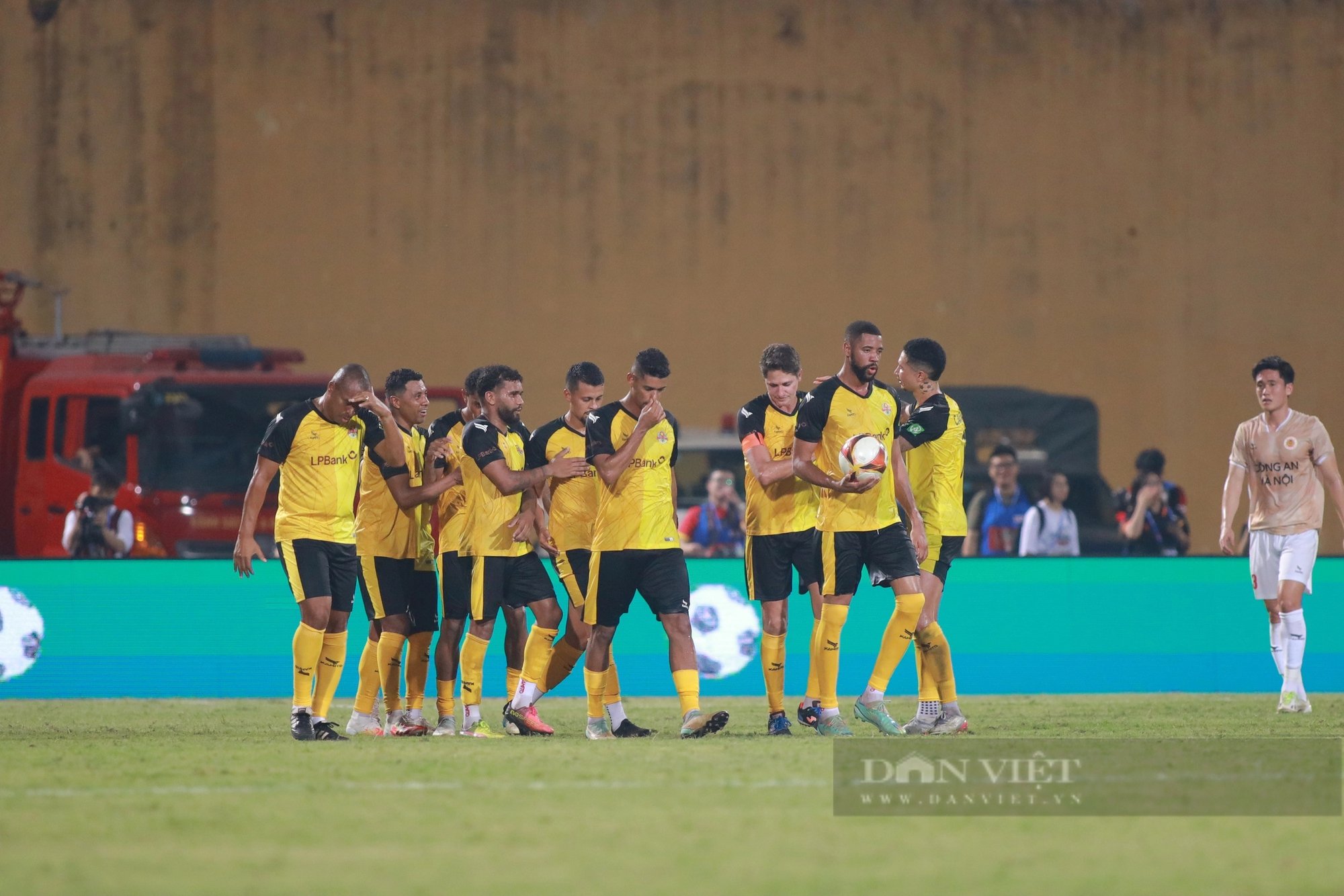 Rivaldo cùng đội cựu danh thủ Brazil thua CLB CAHN - Ảnh 11.