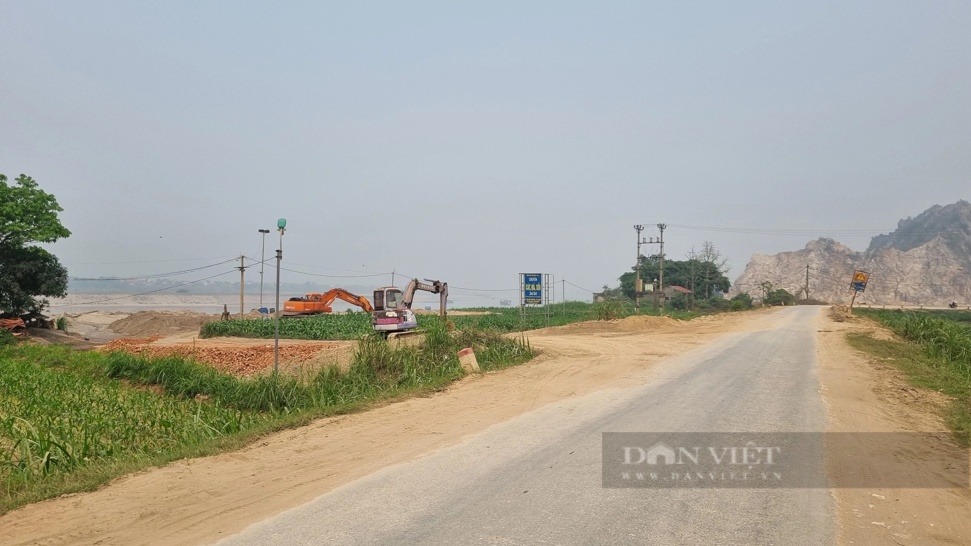 Vụ xe tải chở cát "hành dân" ở TP Hòa Bình: Người dân xóm Tôm cảm ơn Báo Dân Việt- Ảnh 4.