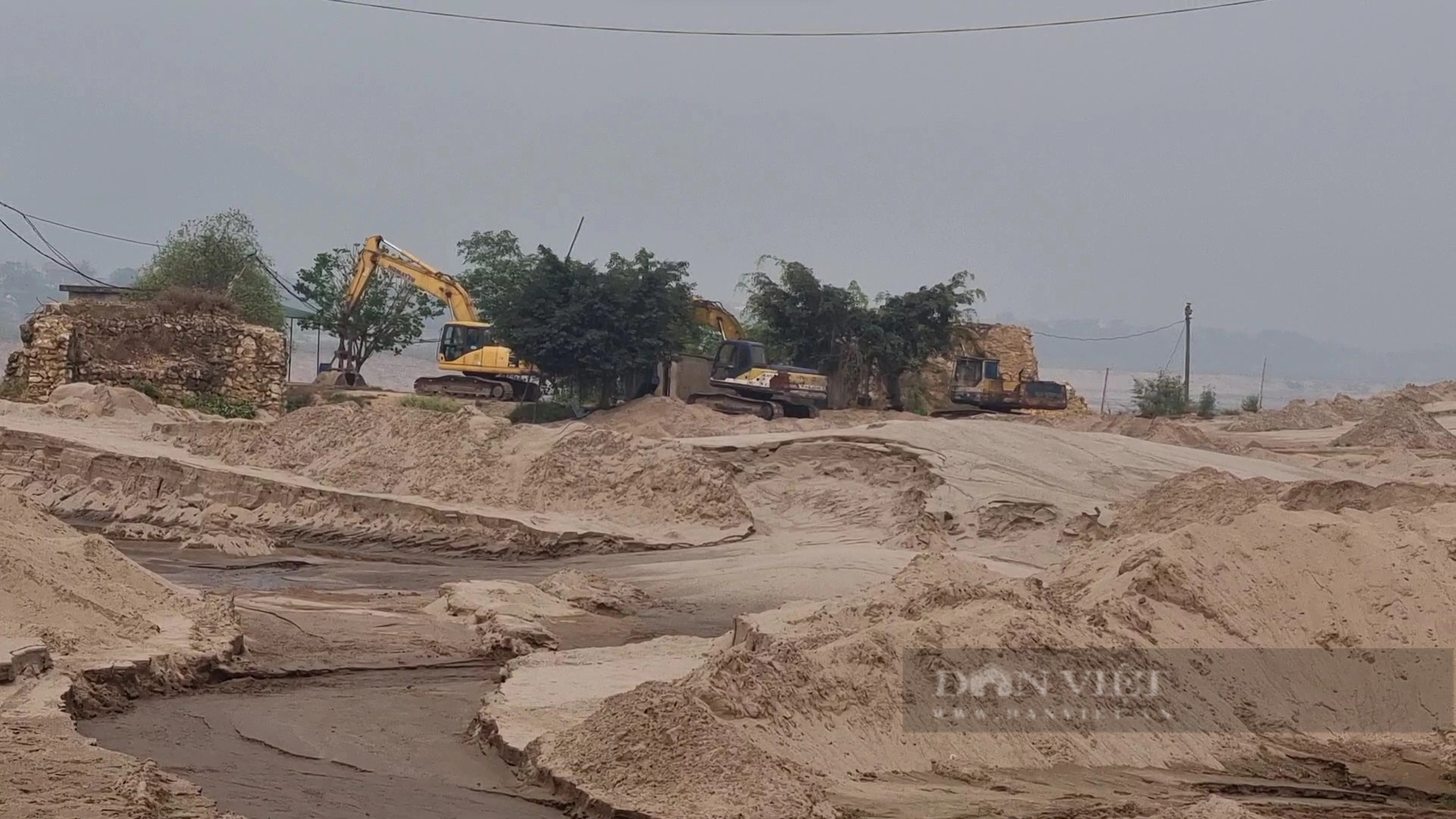 Vụ xe tải chở cát "hành dân" ở TP Hòa Bình: Người dân xóm Tôm cảm ơn Báo Dân Việt- Ảnh 5.
