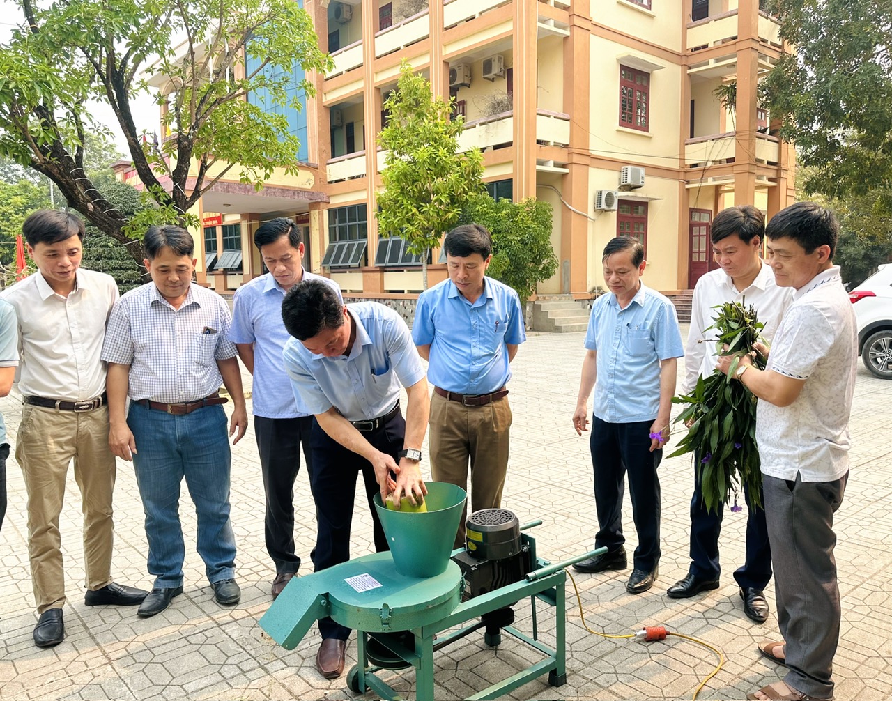 Thanh Hóa: Bàn giao thiết bị hỗ trợ nông dân xây dựng mô hình xử lý rác thải thân thiện môi trường- Ảnh 2.