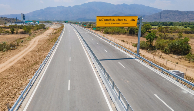 Từ 10/2024, đường bộ cao tốc tối thiểu phải có 4 làn xe           - Ảnh 1.