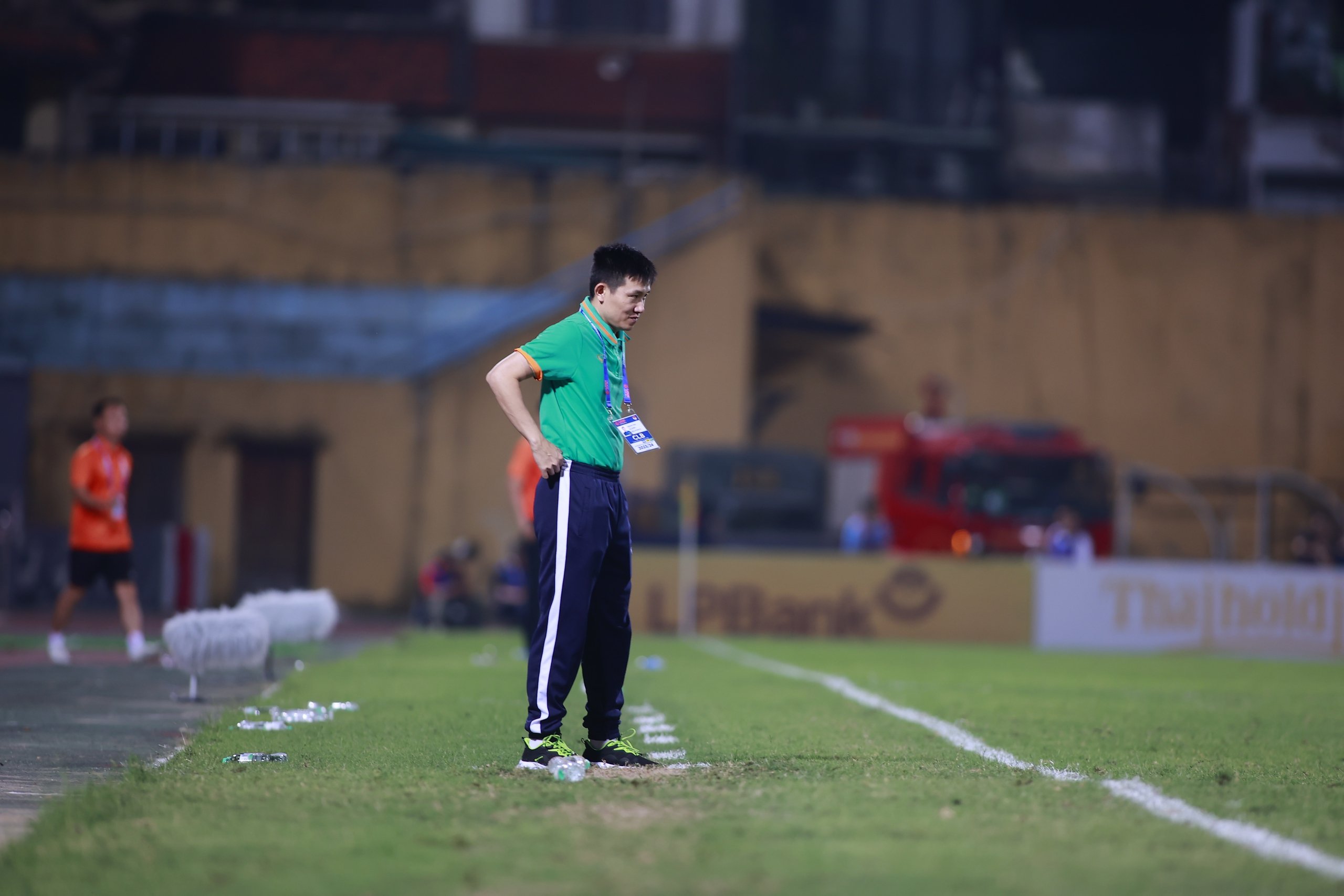 HLV Kiatisak nói gì khi không tung Phan Văn Đức vào sân?- Ảnh 2.